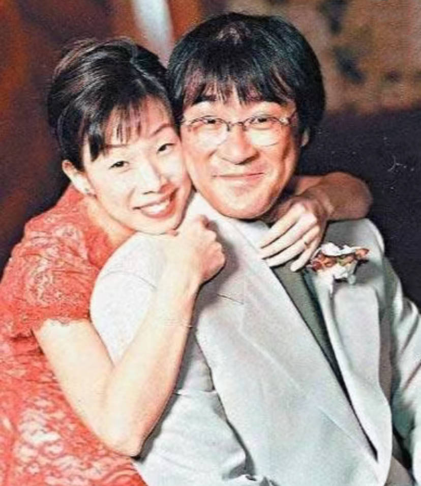 2013年,林忆莲承认与小11岁音乐人恭硕良的恋情,两人因多次合作而产生