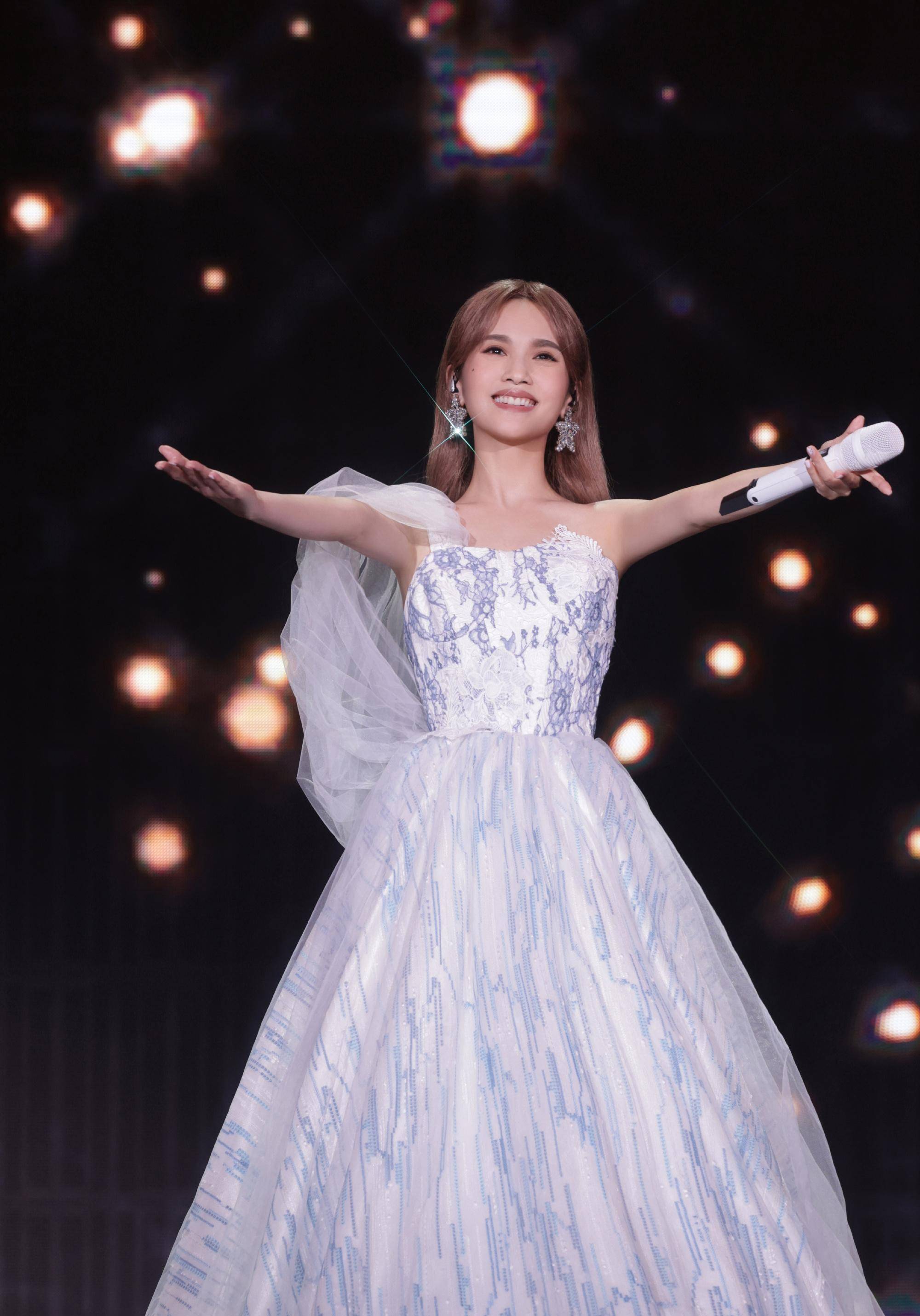 杨丞琳在郑州演唱会上说河南人爱骗人,引发不满后,发文诚恳道歉_内容