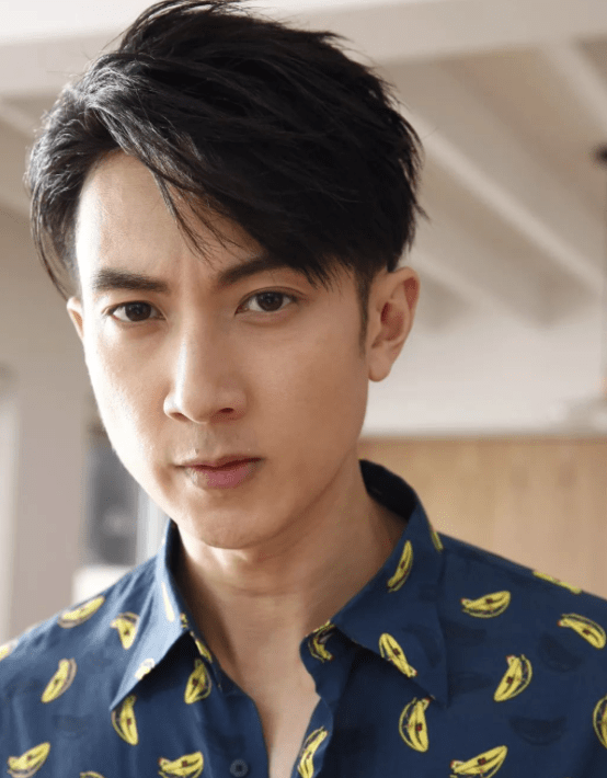 当年娱乐圈普遍流行偶像歌手转型担任电视剧演员,吴尊也参演了不少