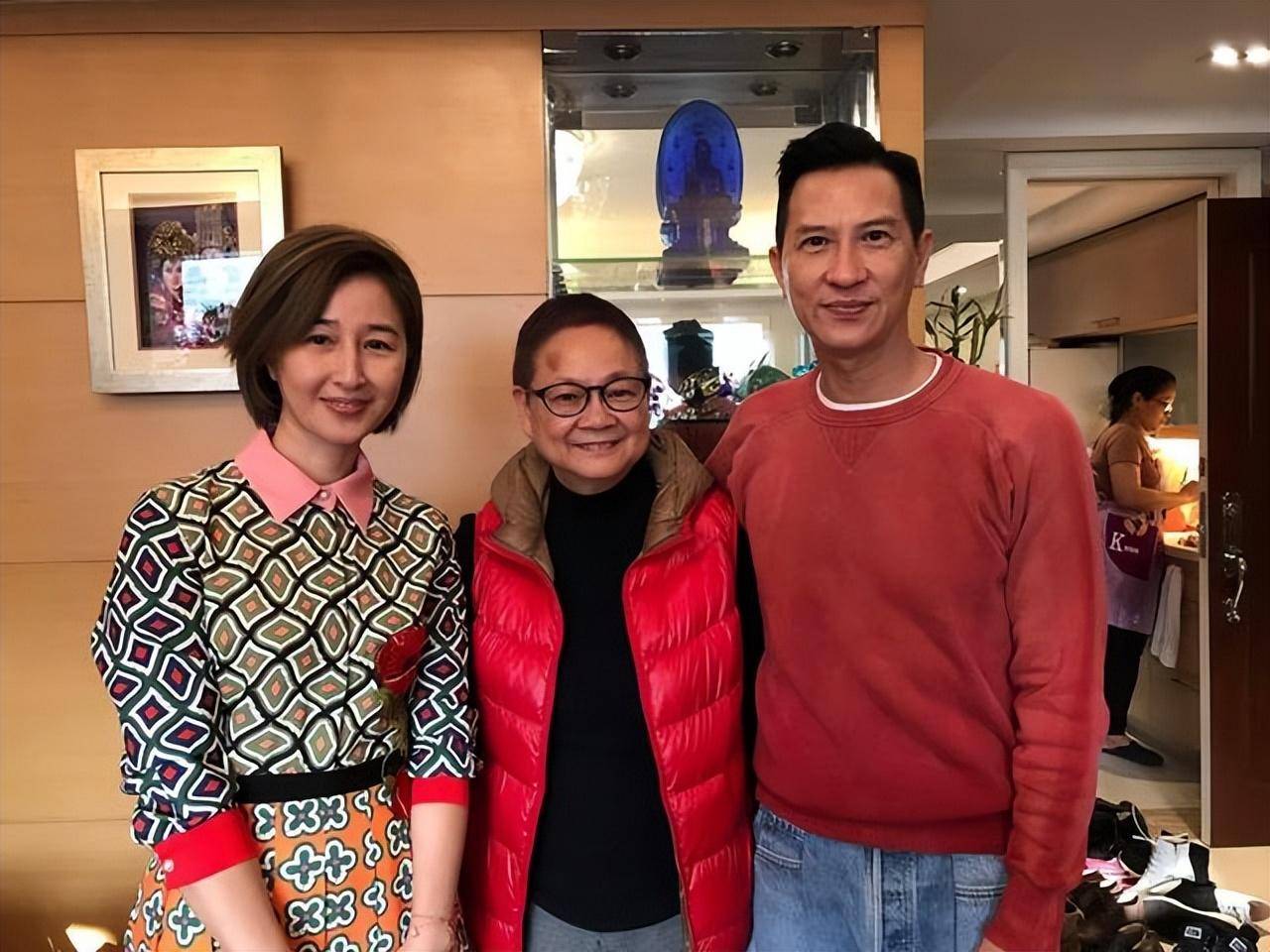 1995年,张家辉去关咏荷家:她家厕所比我家还大_明星_婚姻_爱情