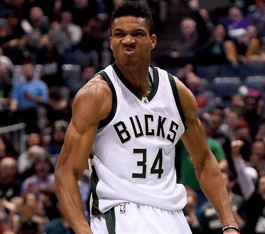 首先,字母哥的身高和臂展天赋异禀,这使得他在防守端具备了得天独厚的