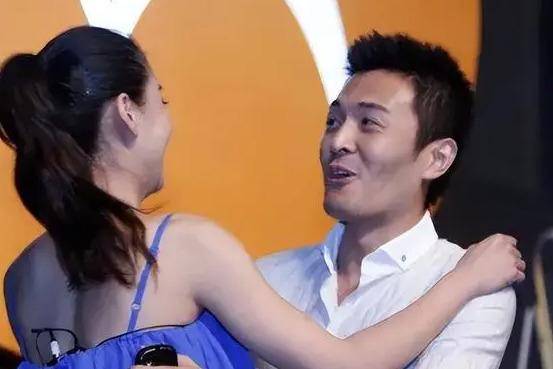 与高圆圆分手后,12年不谈恋爱没有绯闻,47岁娶旺夫妻子_于小伟_感情