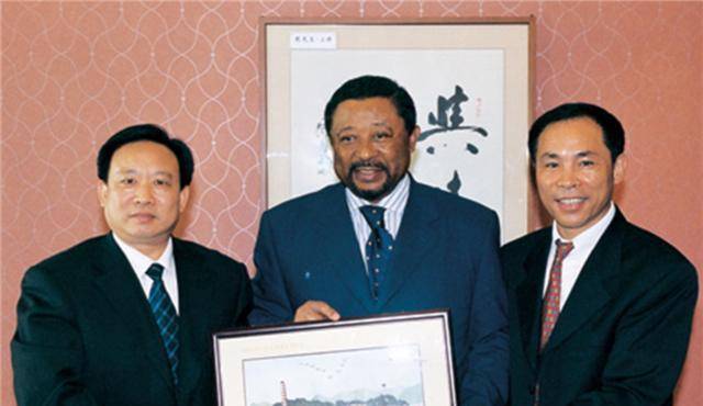 温州小伙出国打工,再没回过家乡,儿子成总统,回中国认祖归宗_程志平