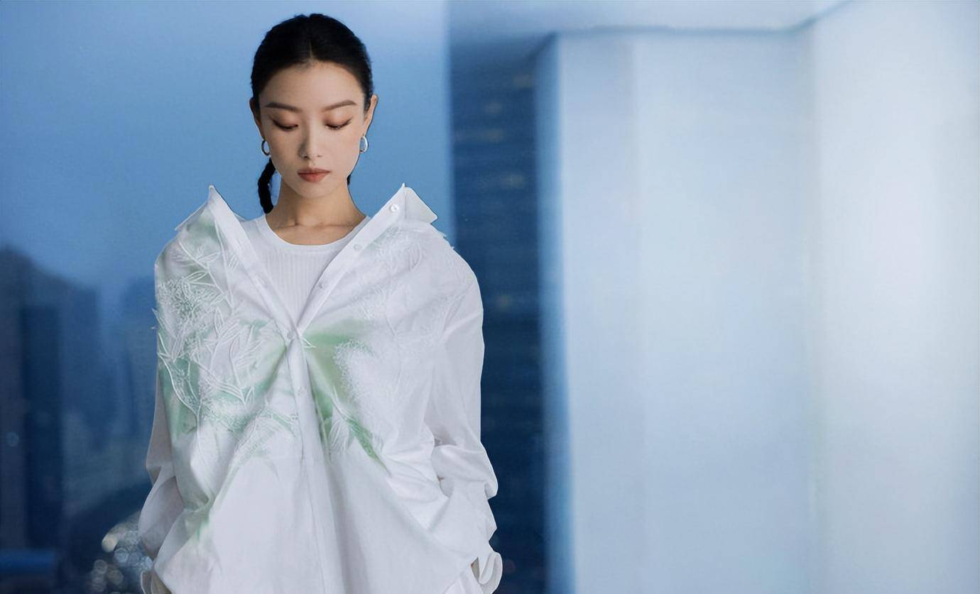 倪妮在时尚方面有多厉害?不同的着装风格,彰显优雅与个性!