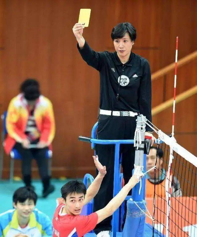 中国女排最悲情的主教练栗晓峰:执教很憋屈,回忆往事至今有泪_王怡_胡