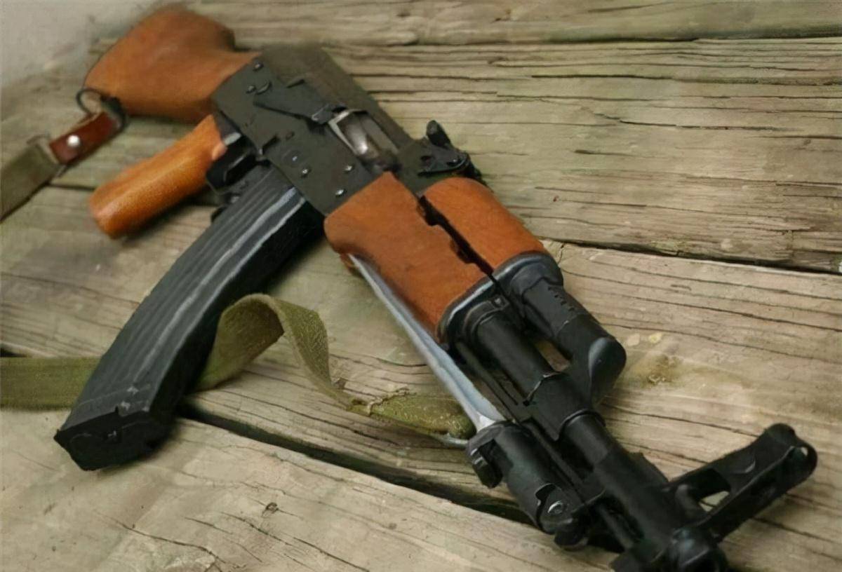 中国56式冲锋枪弹匣袋,有何魔力开启新潮流_社会_判决_案件