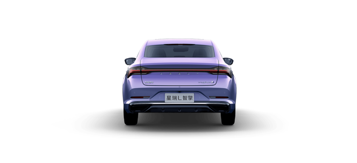 侧气帘,全面保护驾乘者的安全,全系标配540°透明底盘和前后泊车雷达