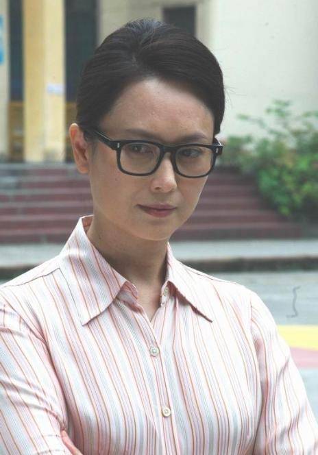 她跟演员丈夫离婚,二婚嫁入豪门至今无子,今60岁被宠成"公主"_左玲_左