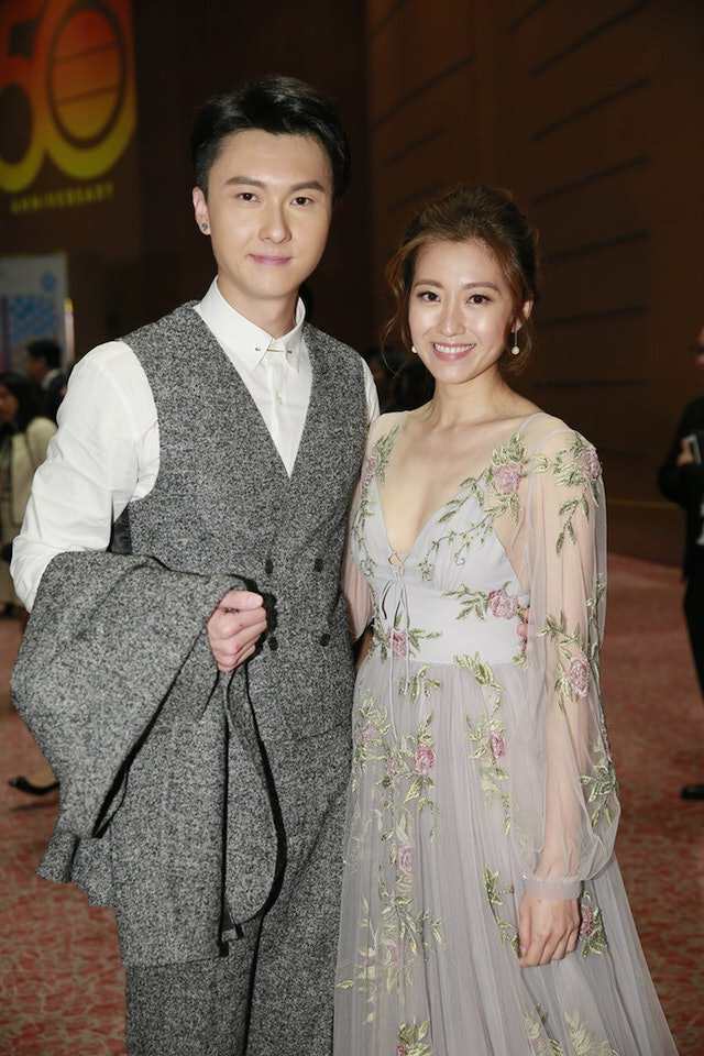 罕见回应离婚传闻,成为内地宠儿,为拍摄新剧剃光头_浩信_陈自瑶_香港