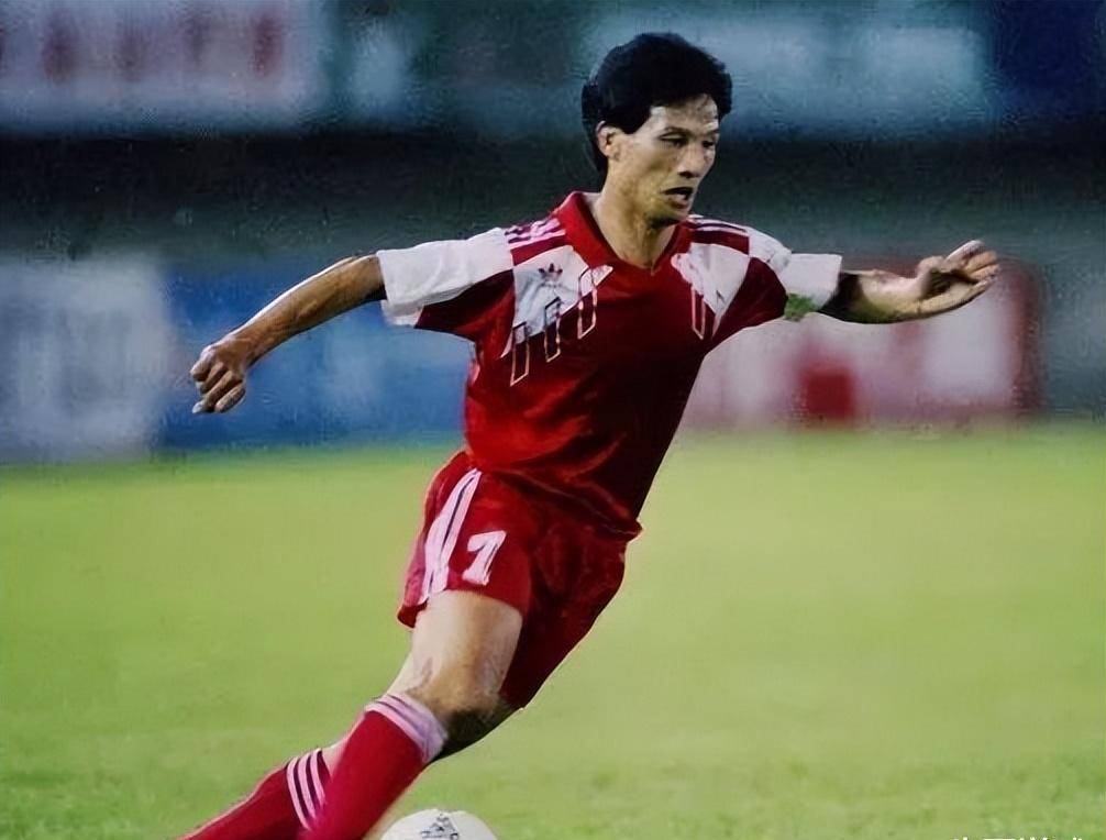 非常有幸看过古广明踢球(电视上),飘逸的过人,灵性的跑位,奔跑的速度