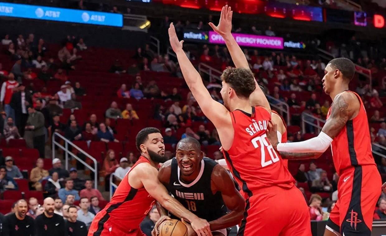 休斯顿火箭战胜人手不足的孟菲斯灰熊,延续主场11连胜_篮板_胜利_贾伦