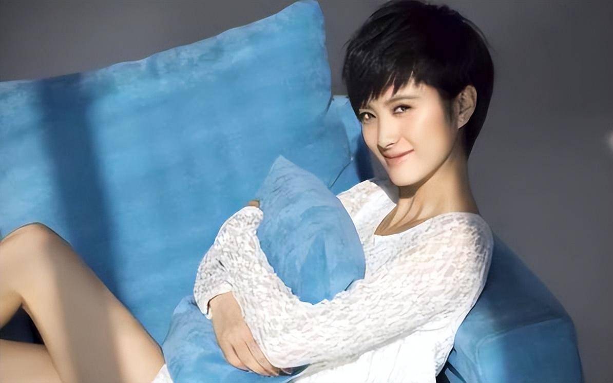 隋俊波的人生:错过靳东,嫁父亲挑选的女婿,43岁成婆家小公主!