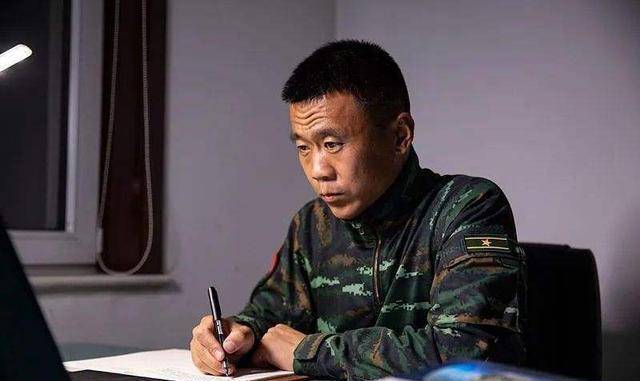 李闯工作照在此背景下,李闯受命担任武警河北总队某部特战大队首任