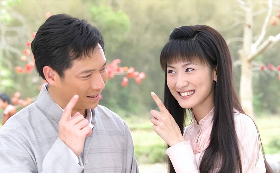 陈好的狐狸眼,半妖半媚,充满表现力.