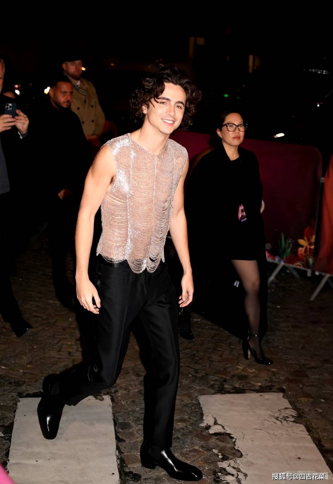 男孩子的精(sao)致(qi)穿搭,要看蕾哈娜男友rocky a$ap_黑色_西装