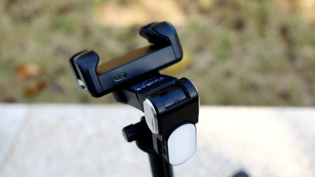 带稳定器的防抖自拍杆,支持AI人脸追踪:奥川M2 PRO体验