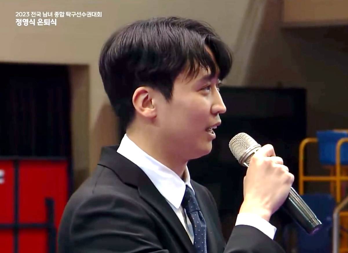 现场数次哽咽落泪_郑荣植_球迷_教练