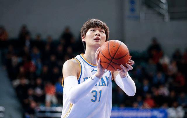 cba还有最佳托尼奖?王哲林居然仅排第三,是谁这么看不起我们的王奶奶?