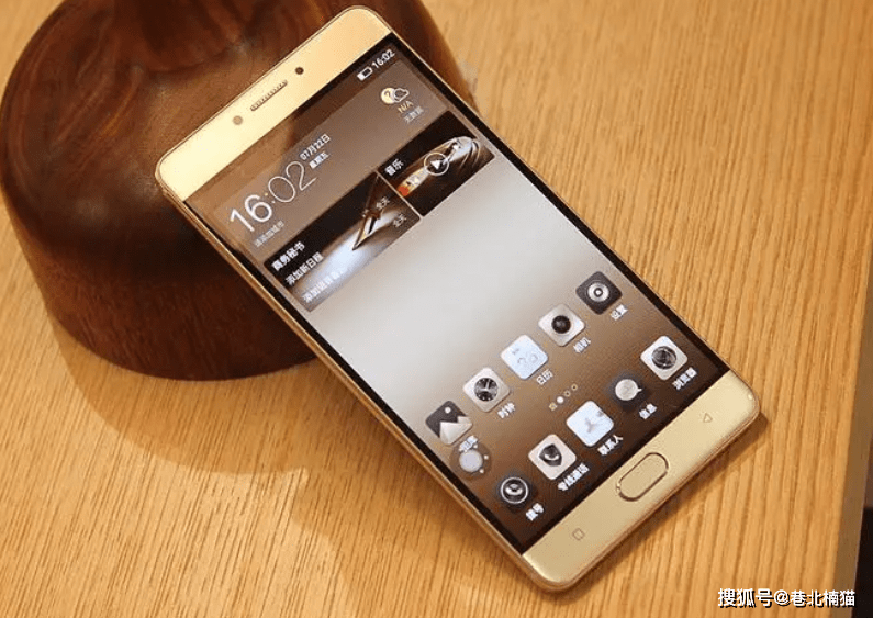 金立手机在沉寂了一段时间后宣布重出江湖,推出两款新机m11和m11s