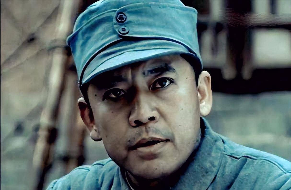 何政军:演《亮剑》中的赵刚多次喝醉,生活中他给老婆钉纽扣_刘燕铭