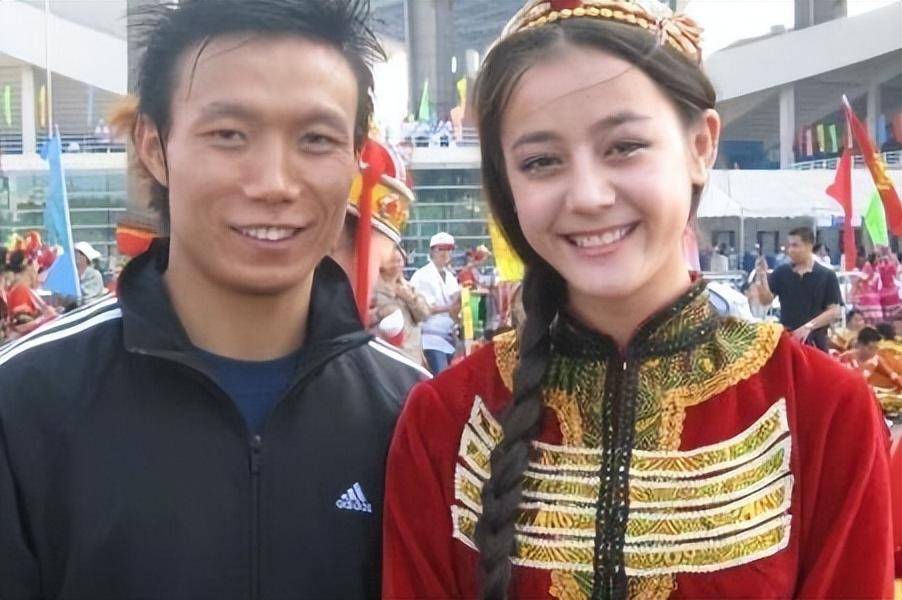 同样是新疆美人,迪丽热巴是怎样把古力娜扎"甩远"的?_因为_父亲_父母