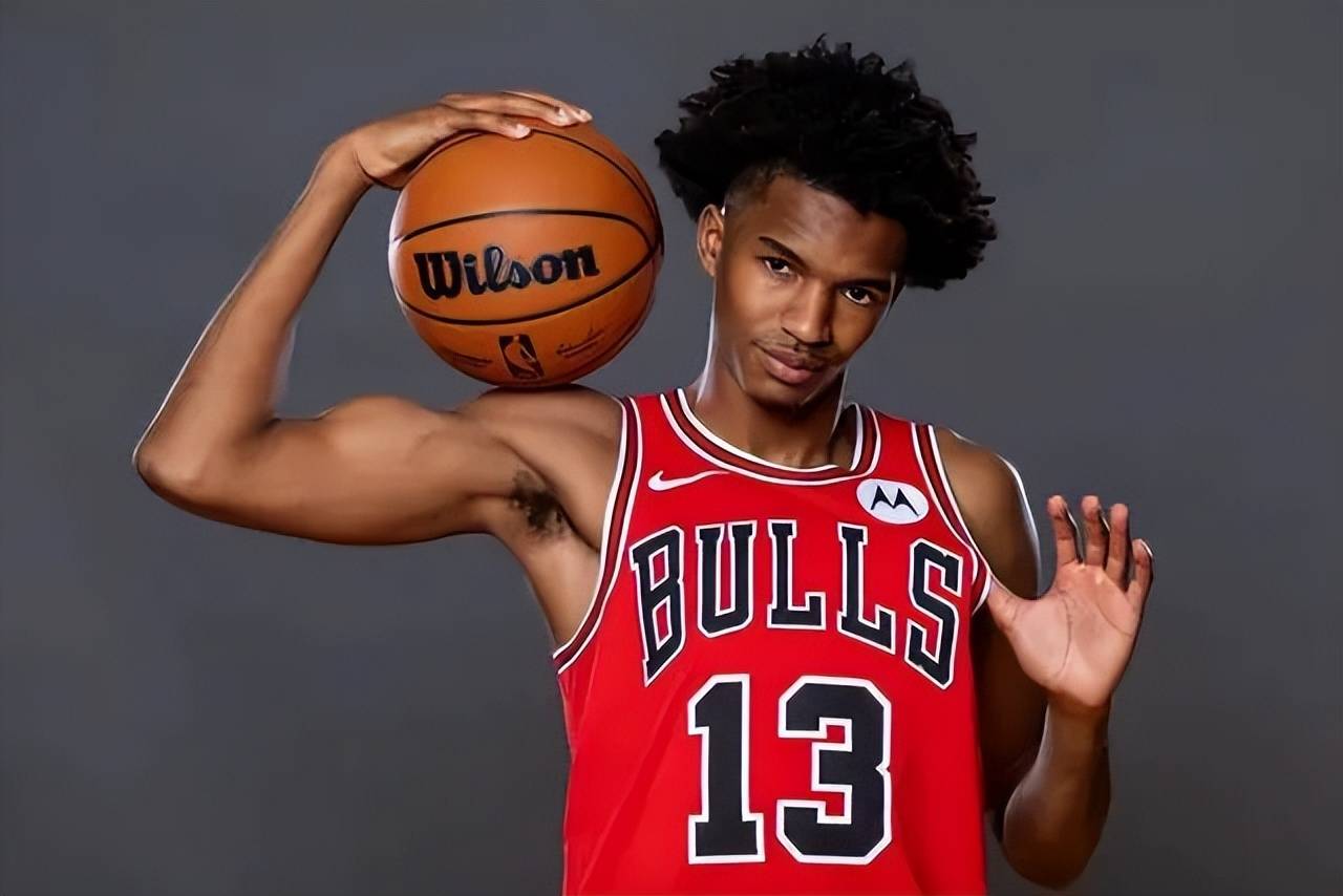 菲利普斯:进攻端有着不俗的无球移动能力,篮下终结