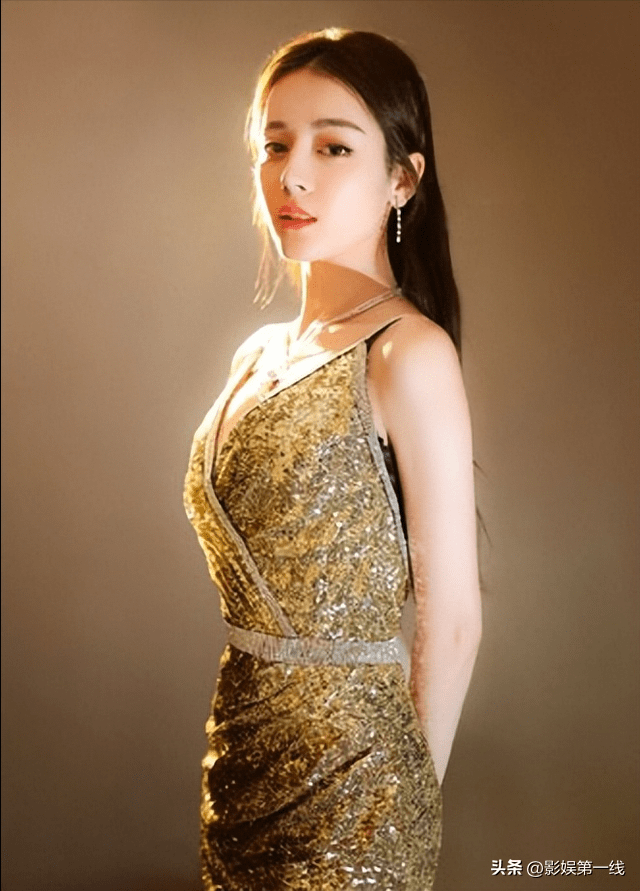 迪丽热巴旧照被曝光,网友称其颜值是路人等级,新疆美女真不少_杨幂