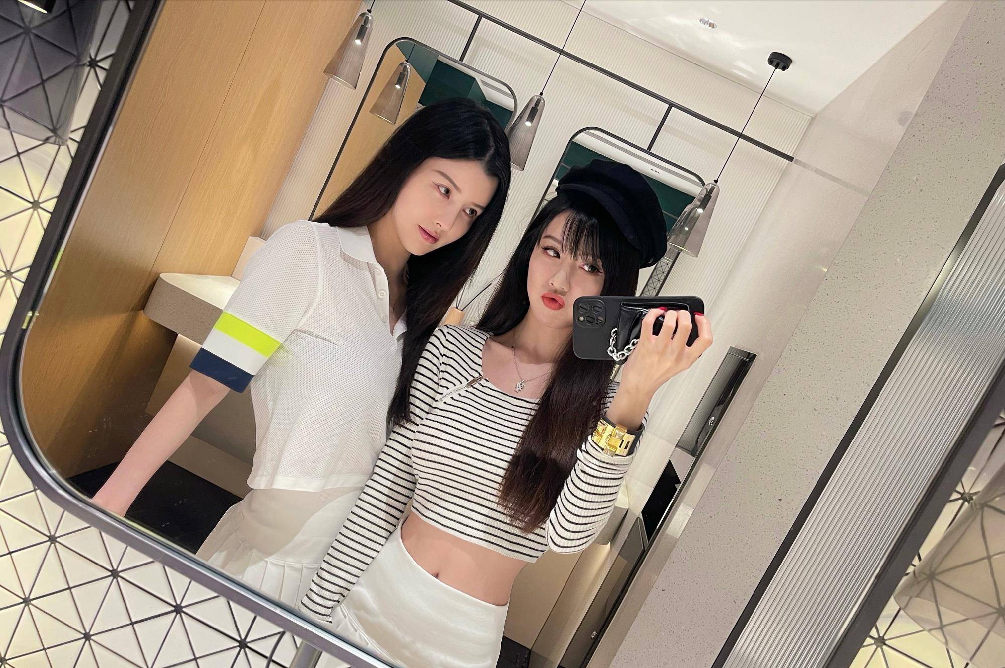 清纯姐妹变整容怪,靠花边博眼球,by2手握好牌亲自打烂_by_妹妹_何猷君