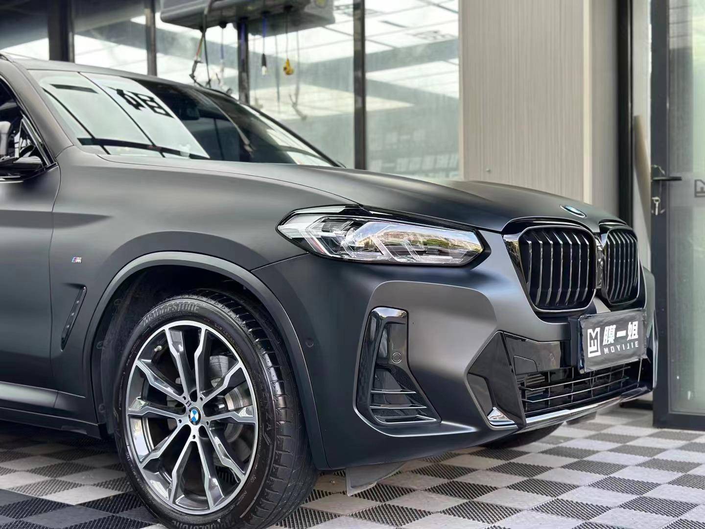 汽车改色贴膜:纯粹的黑,极致的酷,宝马x3改色膜一姐哑光黑武士!