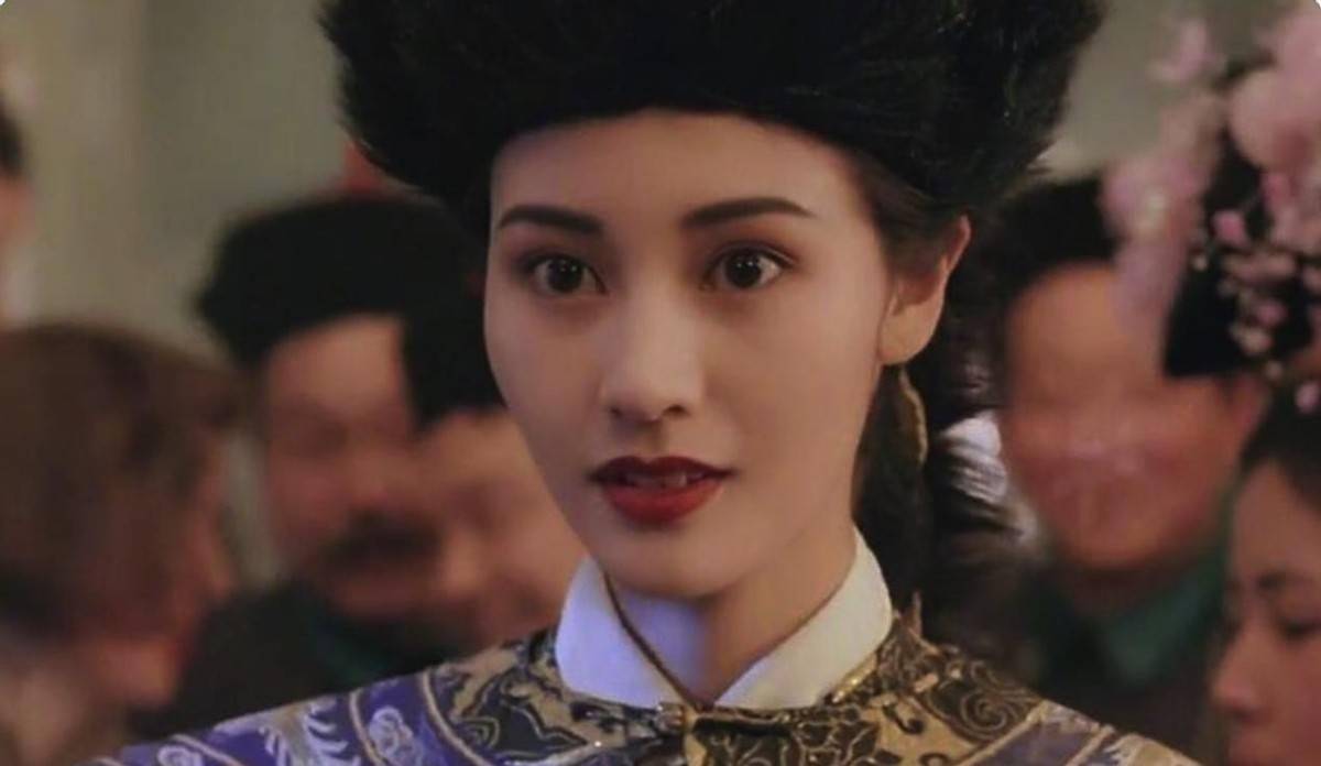 尤其是李嘉欣转战大银幕后,还参演了李连杰,周星驰的多部电影.