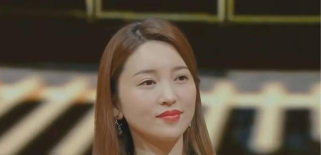 金莎"少女感变姨感",郝蕾的犀利点评没有错,可惜金莎听不进去_角色