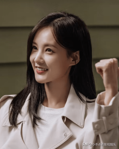 因为"开大奔闯进故宫"被送上了热搜,如今她靠《狂飙》成功翻身_李一桐