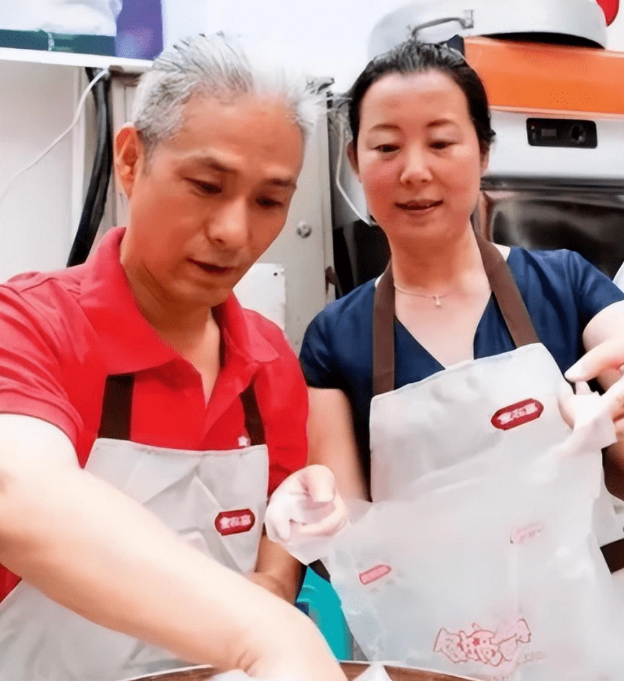 高逸峰:35岁上春晚,5天赚280万,创业失败破产后,靠卖包子翻身