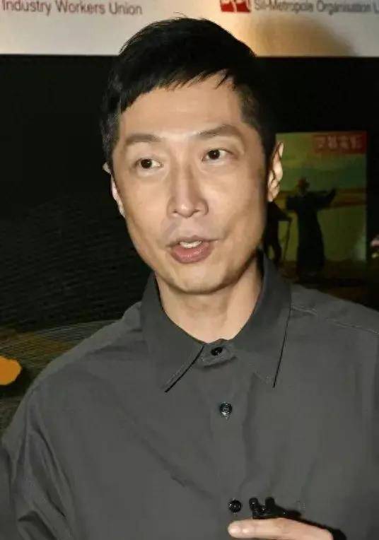 不少观众认为马浚伟的光环,甚至超过了陈小春饰演的"韦小宝",成为全剧