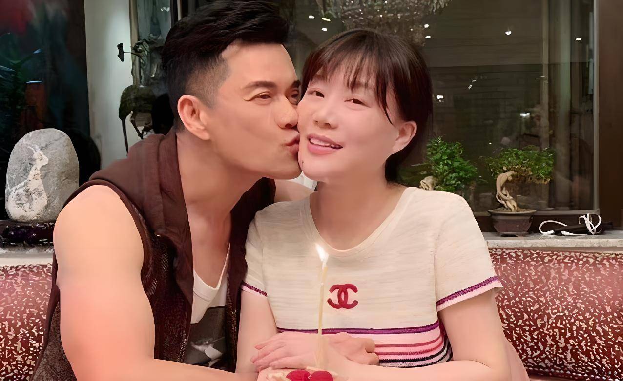 吕良伟谈起周海媚和邝美云,评论区不堪入目:我要为他说句公道话_女人