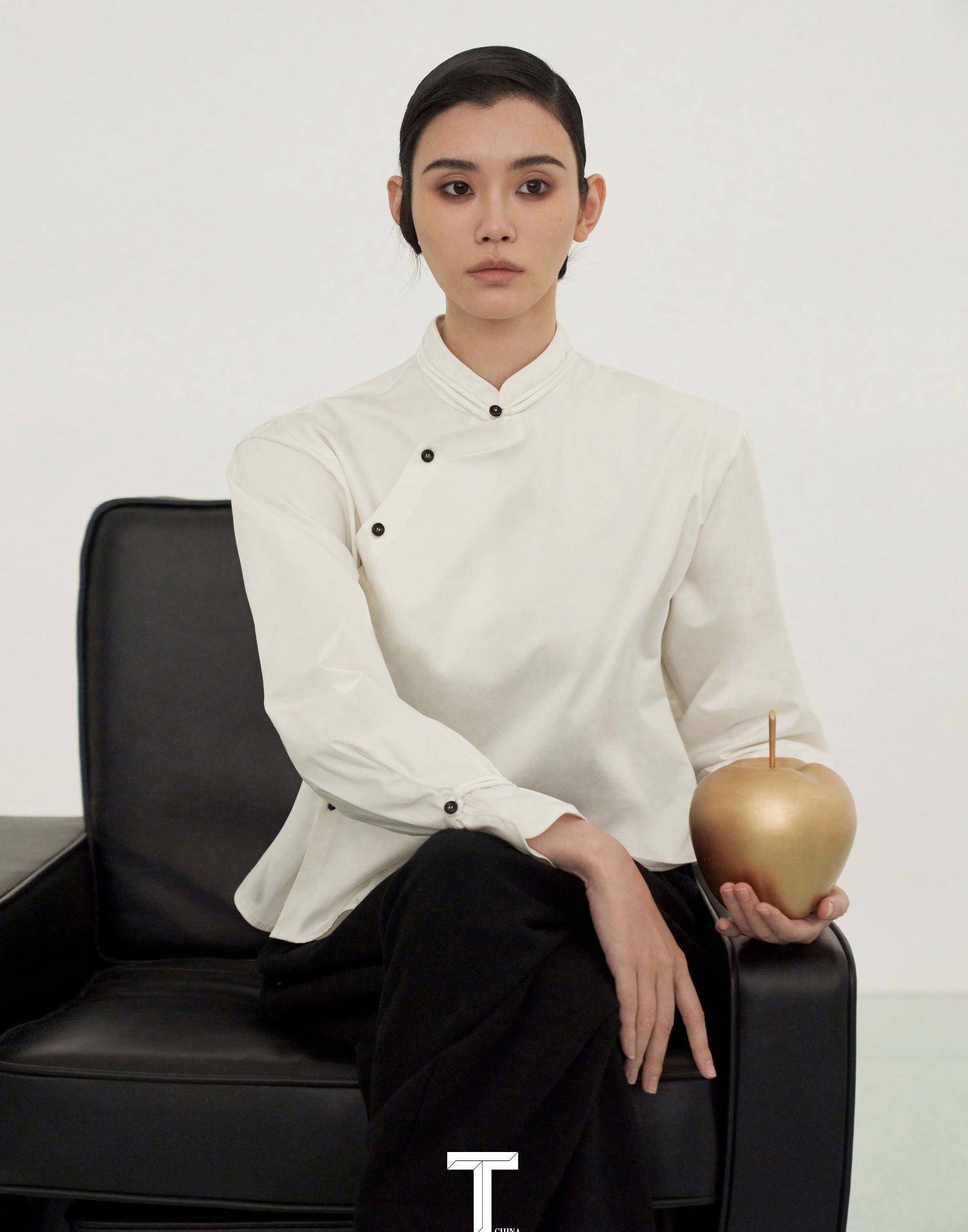 "维密超模"奚梦瑶登t锦绣封面,真空穿皮衣凹s型身材,太辣了_时尚_黑色