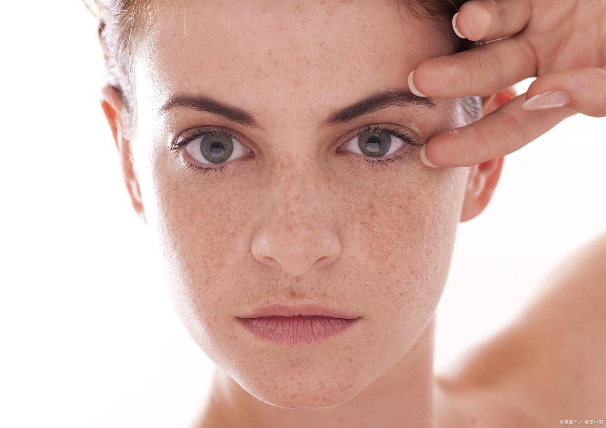 祛妍堂|如何预防和解决因干燥而引起的色斑问题_皮肤_环境_紫外线
