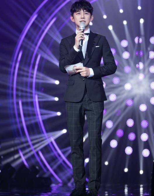 何炅连续4天被说上热搜,一张截图引热议,肖战发文维护_消息_节目_观众