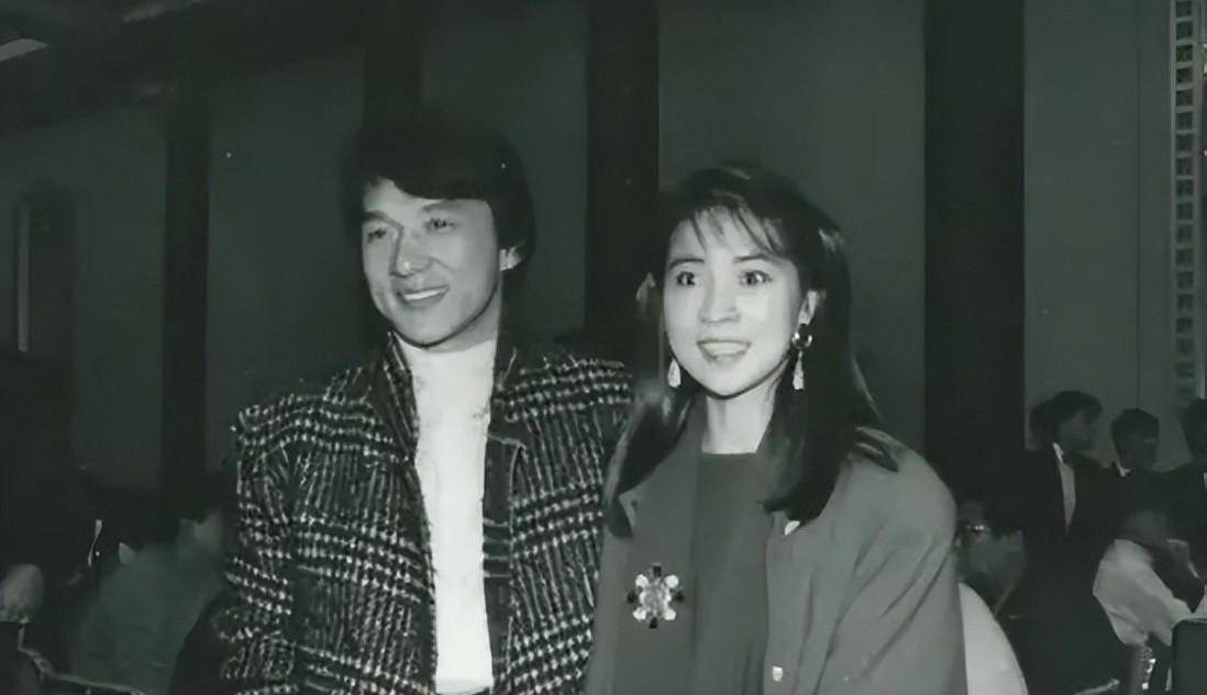 1998年,婚內不忠誠吳綺莉生下小龍女,談不忠誠成龍