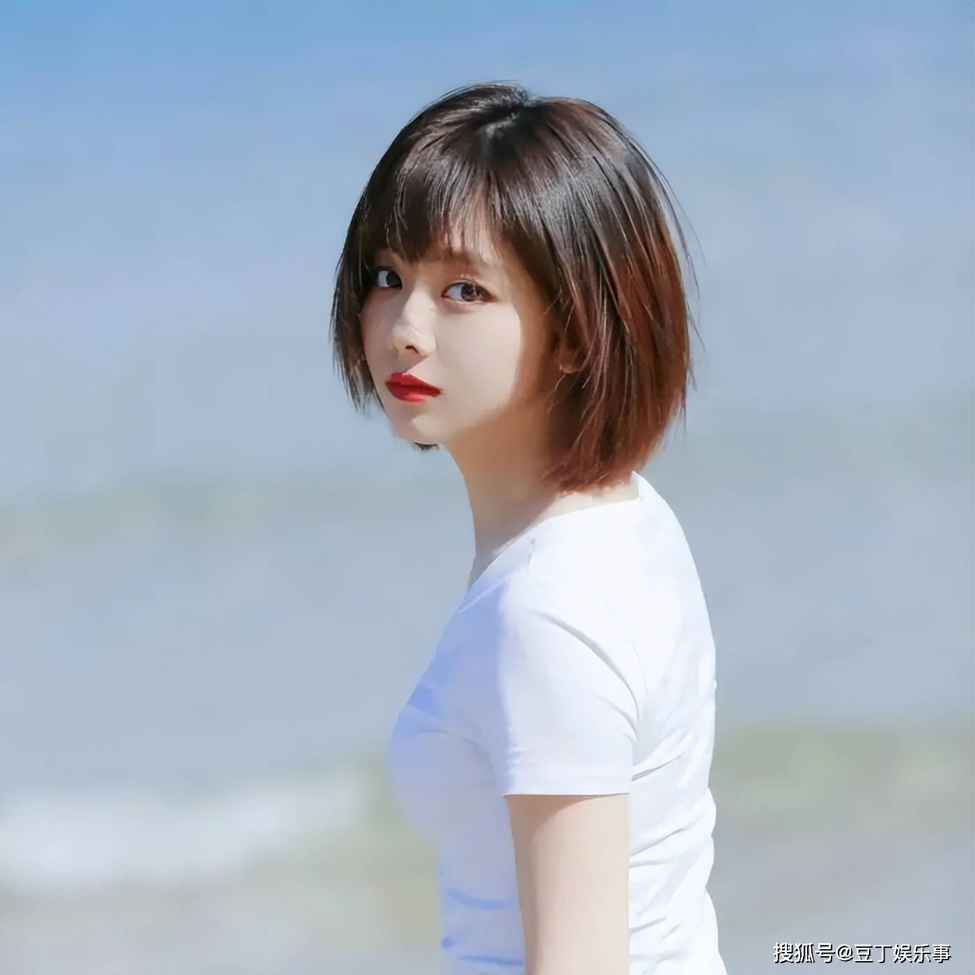 岁出道,28岁失去了母亲,30岁时装嫩而变得很受欢迎_父母_seven_谭松韵