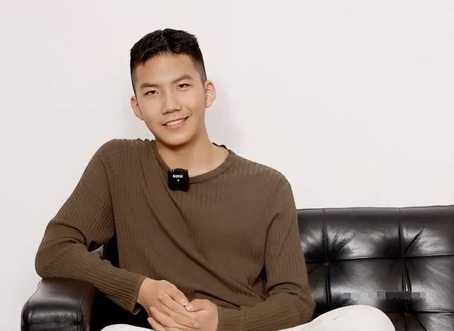 林永健13岁儿子林大竣全英文采访:明明是一张脸,但可比爹帅多了_胡军