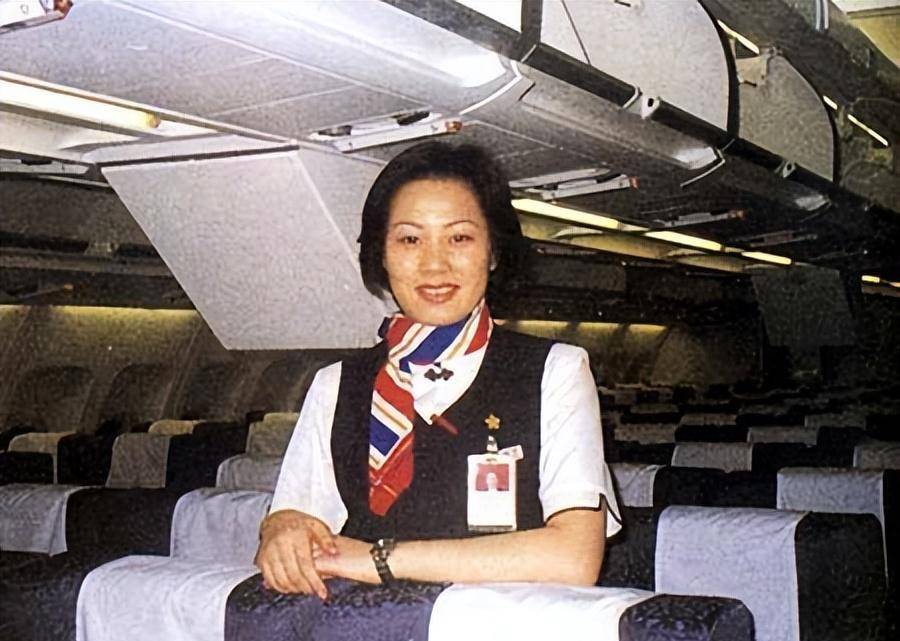 篮球帅哥巩晓彬:与李昕谈恋爱被地方队开除,后却娶空姐为妻_山东男篮