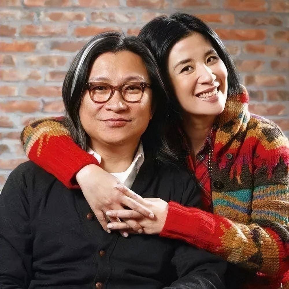 迪丽热巴怀孕?盘点未婚生子的女明星_吴君如_吴佩慈_张碧