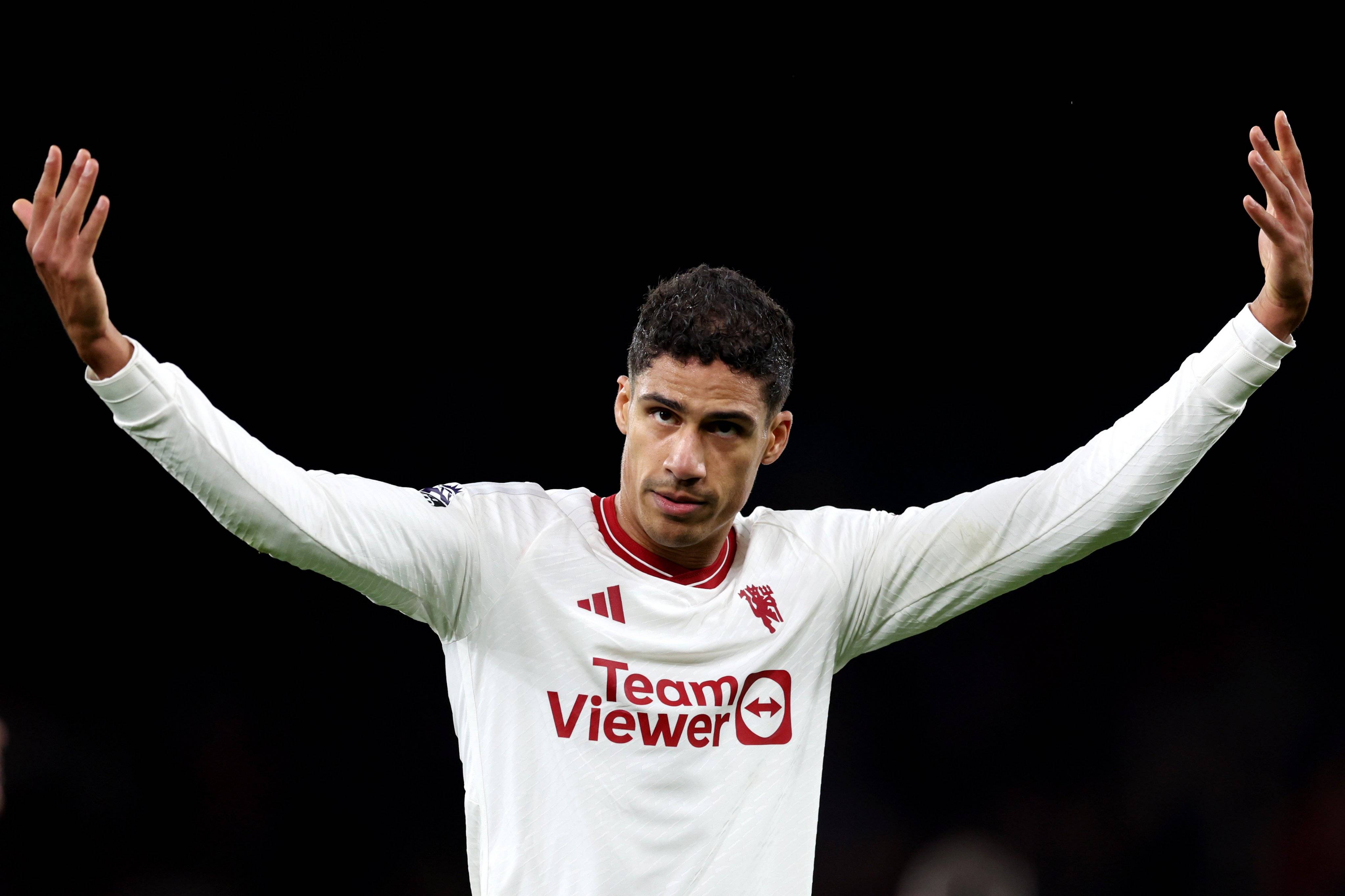 在曼联现在的阵容当中,瓦拉内属于球队薪资最高的一批球员,超过35万