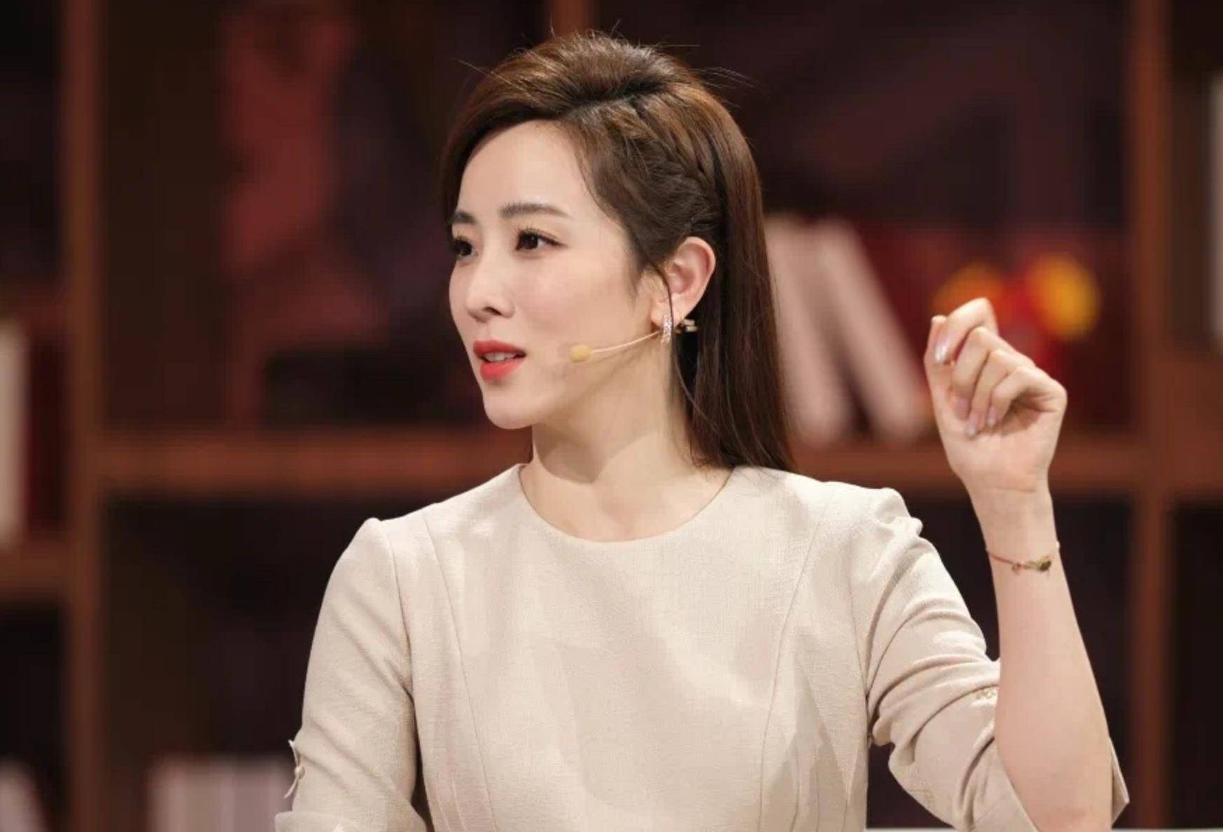 失去李思思,央视《回声嘹亮》主持人表现不被认可_观众_调整_工作