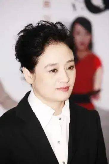 伍宇娟:嫁大2岁的教授,婚后生一子,如今咋样了?_手机搜狐网