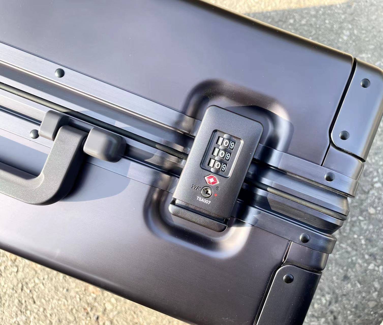 元旦要出行,高颜值高品质行李箱提前安排——地平线8号飞行家系列登机箱分享