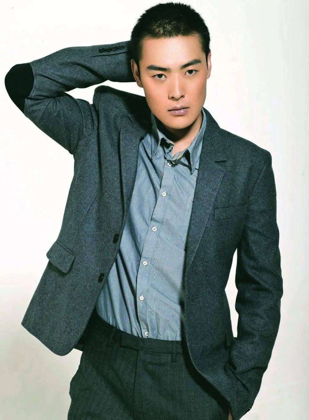 张桐:饰演《亮剑》中的"魏和尚"成名,留学时穷得吃狗粮_李云龙_日本