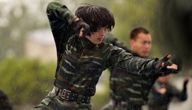 耿菊花扮演者曾是中国首支女子特警队员拒绝50万转业成反恐精英_颜红