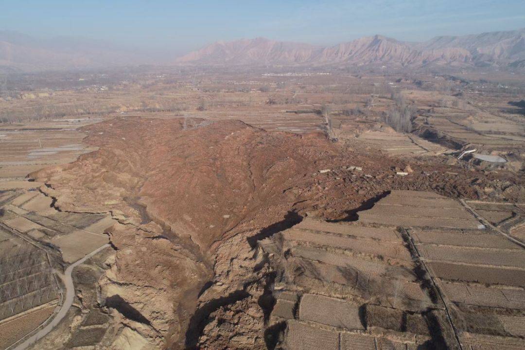 积石山地震中川乡泥流成因分析